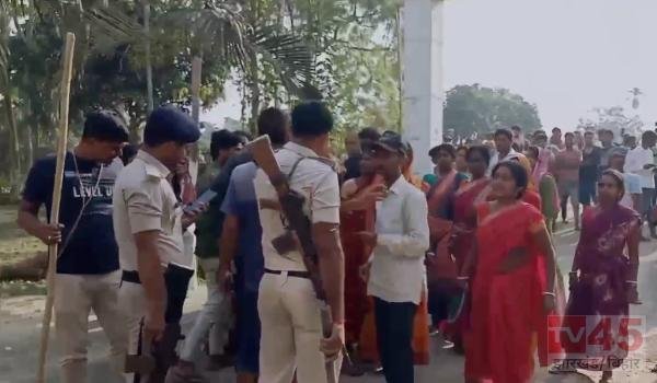 कटिहार में थाना पर भीड़ का हमला: शराब तस्कर को छुड़ाने की साजिश, कई पुलिसकर्मी घायल