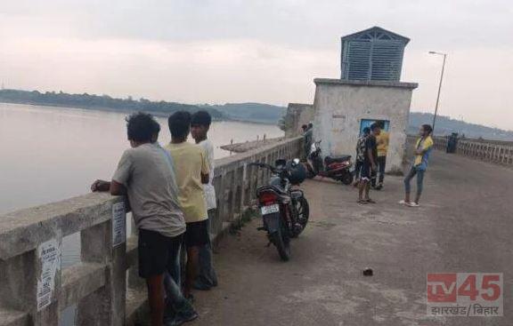 रांची के हटिया डैम में फिर डूबा युवक, पुलिस तलाश में जुटी