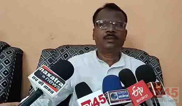 मैथन पुलिस की कार्यशैली को लेकर झामुमो जिलाध्यक्ष ने की प्रेस वार्ता