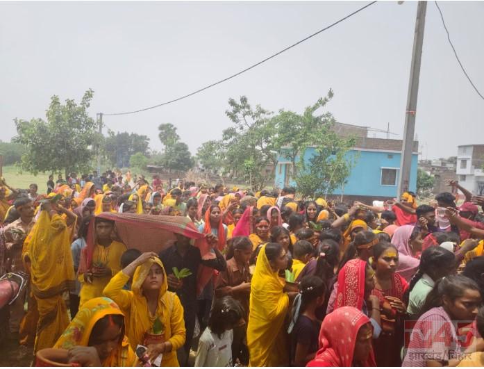 Siwan में निकाली गई भव्य शोभा यात्रा, सैकड़ों श्रद्धालु ने लिया भाग