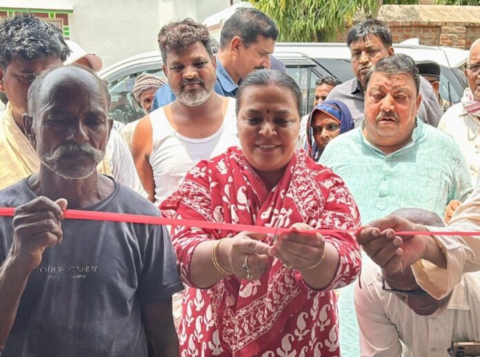 किसानों को आत्मनिर्भर बनाने के लिए बीज वितरण कार्यक्रम का आयोजन