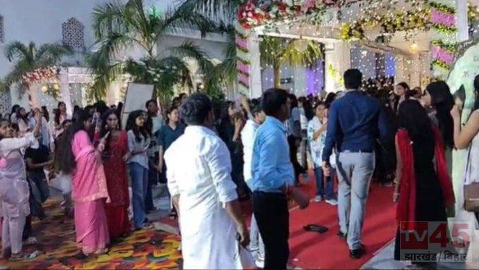 खान सर की शादी की रिसेप्शन पार्टी में छात्राओं के लिए खास तोहफा!