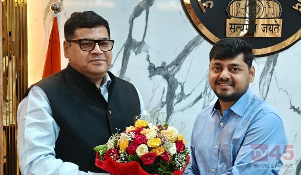 नीति आयोग के मिशन निदेशक आनंद शेखर ने धनबाद डीसी के साथ की बैठक