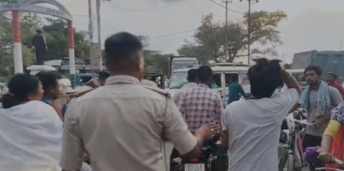 बगहा में युवक ने पुलिस टीम के साथ की गाली-गलौज, 5 नामजद व कई अज्ञात पर प्राथमिकी दर्ज