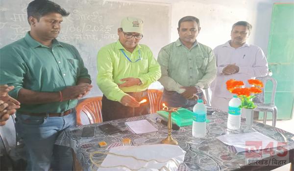 मध्य विद्यालय फतेहपुर में मासिक गुरु गोष्ठी का आयोजन