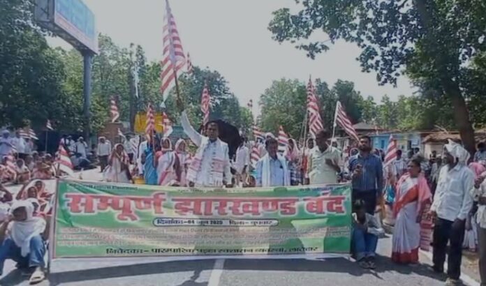 रांची-डाल्टनगंज मुख्य मार्ग पर लगी वाहनों की कतार, जानिए पूरी खबर