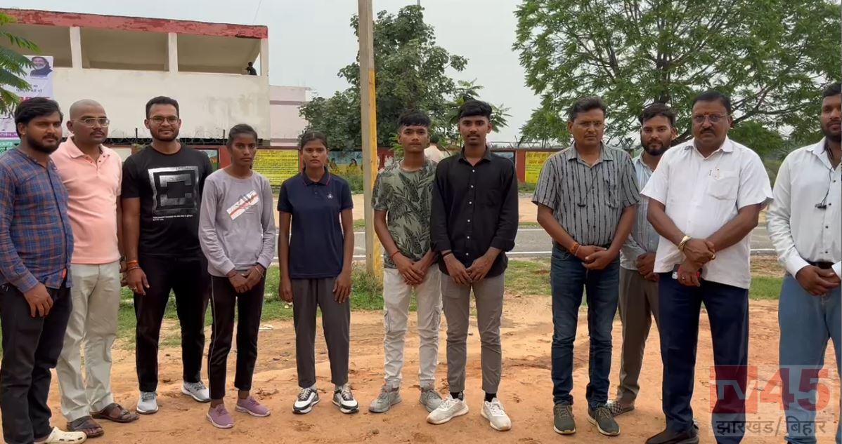 हरिद्वार रवाना होती चतरा अंडर-18 कबड्डी टीम की तस्वीर