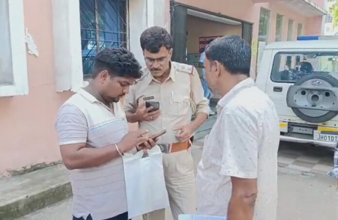 असली-नकली ट्रक की गुत्थी सुलझाने झुमरी तिलैया पहुंची बंगाल पुलिस