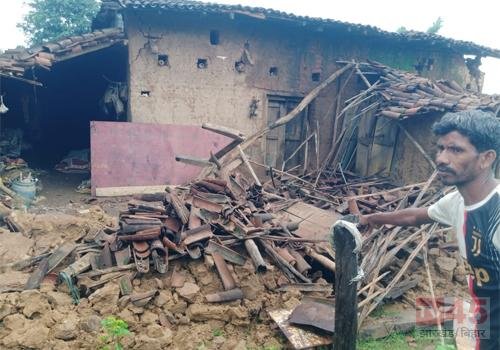 पालकोट प्रखंड में मूसलाधार बारिश के कारण एक मौत