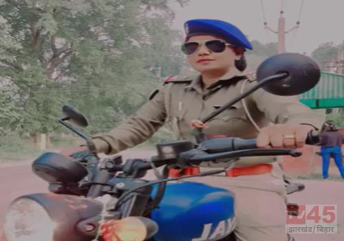 बिक्रमगंज पुलिस रील बनाने के चक्कर में पागल, सोशल मीडिया पर वीडियो वायरल