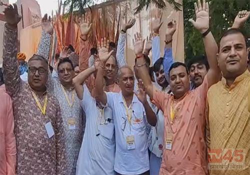 चिरकुंडा से श्री श्याम बालाजी धाम मैथन के लिए निकली निशान यात्रा