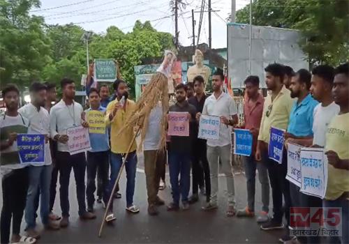 जामताड़ा में लचर स्वास्थ्य व्यवस्था के खिलाफ युवाओं का फूटा गुस्सा