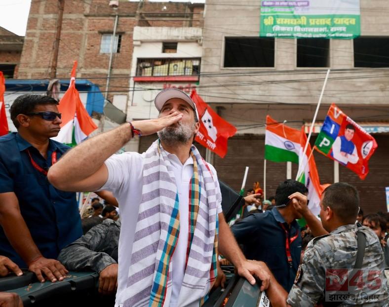 पटना के सदाकत आश्रम में हंगामा, राहुल गांधी ने ट्वीट कर पलटवार किया