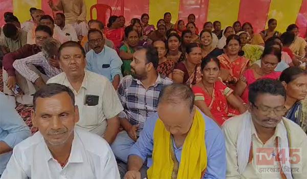 बकाया कमीशन समेत 10 सूत्री मांगों को लेकर बोकारो के डीलरों ने किया प्रदर्शन, उपायुक्त को सौंपा ज्ञापन