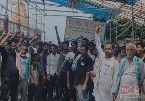 रोसड़ा में फूटा जनता का गुस्सा कहा "रोड नहीं तो वोट नहीं"