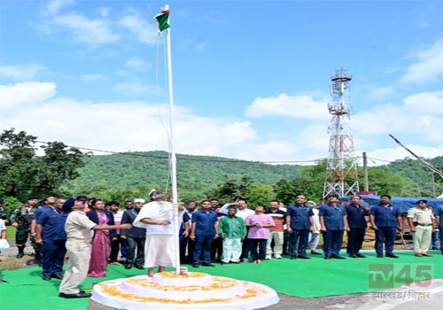 स्वतंत्रता दिवस पर हेमंत सोरेन ने अपने पैतृक गांव में किया ध्वजारोहण