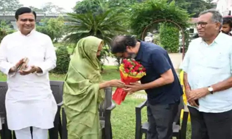 बाहुबली देवेंद्र दुबे की भाभी और तीन बार की विधायक मीना द्विवेदी ने थामा Jan Suraaj का दामन