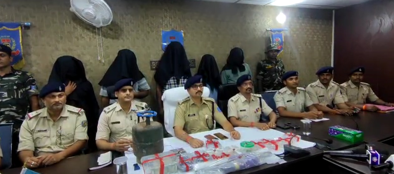 Bokaro में अंतर्राज्यीय चोर गिरोह का भंडाफोड़, दिनदहाड़े चोरी करने वाला गैंग गिरफ्तार