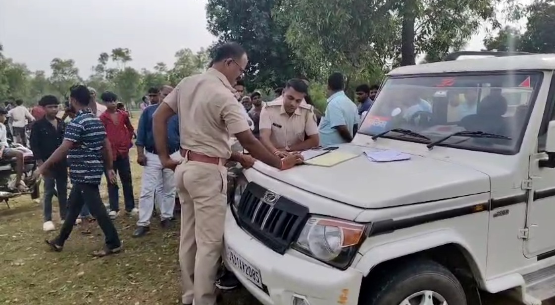 Koderma: मसमोहना कब्रिस्तान के पास नाले में मिला अज्ञात व्यक्ति का शव, हत्या की आशंका