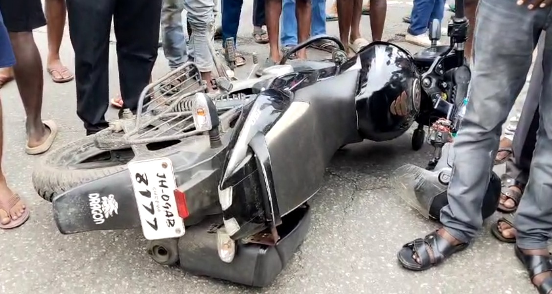 NH-23 पर सड़क हादसे में युवक की मौत, परिजनों ने किया सड़क जाम