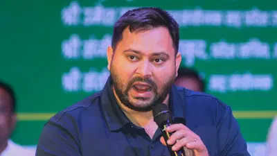 पंडौल में तेजस्वी यादव का हमला महिलाओं को ₹10,000 देकर ठग रही है सरकार
