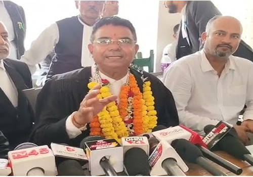 राधेश्याम गोस्वामी भारी मतों से जीतकर बने धनबाद बार एसोसिएशन के अध्यक्ष