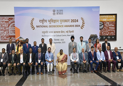 Dhanbad News: प्रो. संजीत कुमार पाल को राष्ट्रपति द्वारा राष्ट्रीय भूविज्ञान पुरस्कार 2024 से किया गया सम्मानित