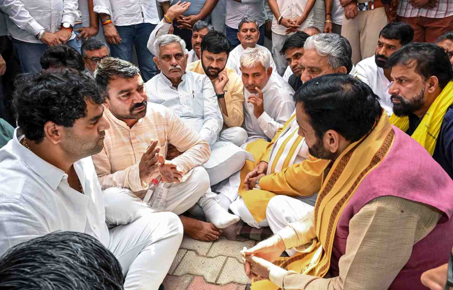 Haryana News: 10 दिनों में 3 नौकरशाहों ने की आत्महत्या, सरकार पर उठे सवाल