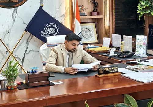 DC के निर्देश पर श्रम विभाग ने फ्रंटलाइन आउटसोर्सिंग को जारी किया नोटिस