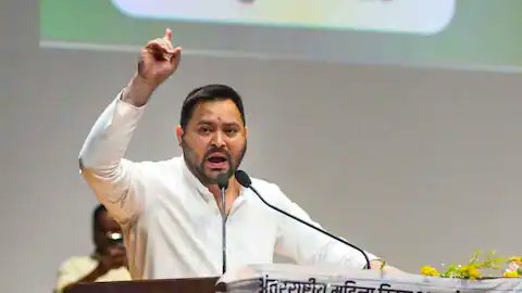 Mokama: लालू के पूर्व करीबी की हत्या से भड़के तेजस्वी, बोले- "आचार संहिता में खुलेआम घूम रहे हथियारबंद; यह कैसा राज?