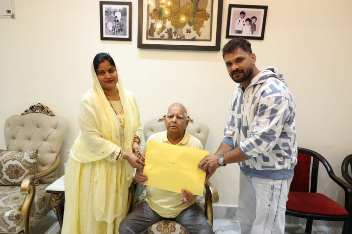 Bihar Chunav 2025: भोजपुरी सुपरस्टार खेसारी लाल यादव की राजनीति में एंट्री, छपरा से दाखिल किया नामांकन