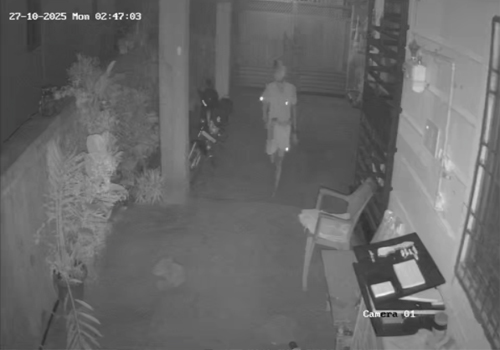 बोकारो में चोरी की वारदात CCTV में कैद, कॉलोनी की सुरक्षा पर उठे सवाल