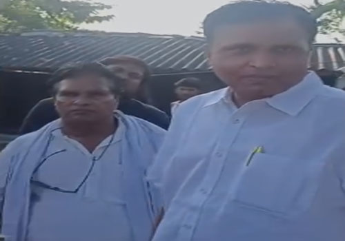 मुजफ्फरपुर के गायघाट में राजद विधायक निरंजन राय का विरोध