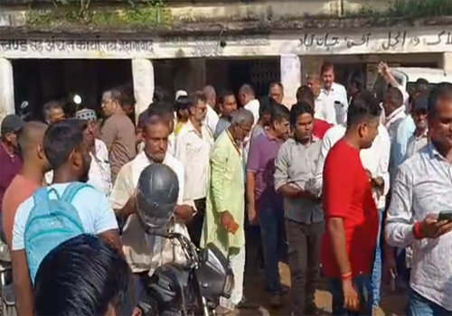 Jehanabad News: राजस्व कर्मचारी को घूस लेते विजिलेंस टीम ने रंगे हाथ किया गिरफ्तार