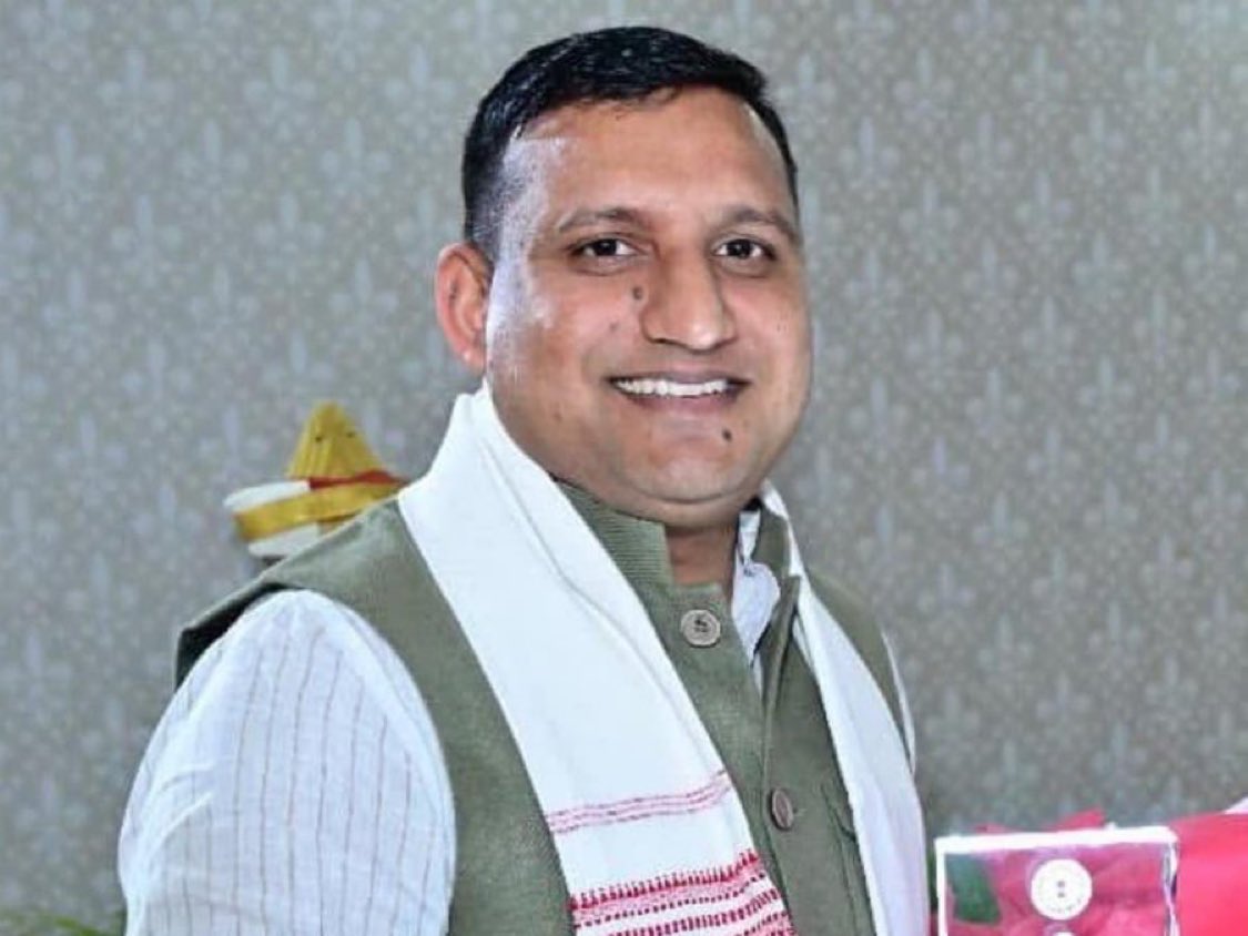 हार का ठीकरा संजय यादव पर फूटा, राबड़ी आवास के बाहर RJD कार्यकर्ताओं का हंगामा