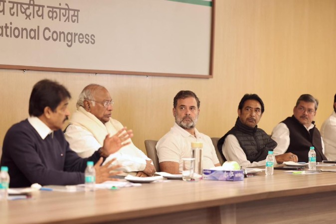 बिहार कांग्रेस में 'हार' पर हाहाकार: दिल्ली में पेशी आज, 61 उम्मीदवारों की रिपोर्ट पर खरगे-राहुल करेंगे फैसला