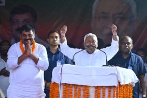 Bihar Chunav: पहले चरण के मतदान से पहले दिग्गजों का 'आखिरी दांव', वादों और हमलों की बौछार