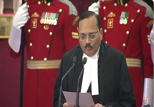 जस्टिस सूर्यकांत बने भारत के 53वें मुख्य न्यायाधीश, राष्ट्रपति भवन में लिया शपथ