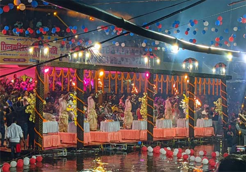 रजरप्पा मंदिर में कार्तिक पूर्णिमा पर भव्य गंगा आरती