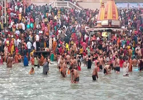 कार्तिक पूर्णिमा पर आस्था का सैलाब, नदियों में उमड़े श्रद्धालु