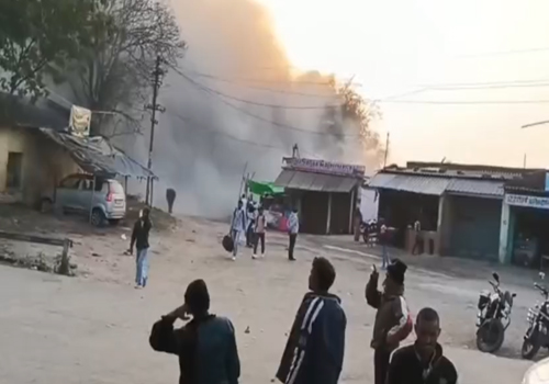 Bokaro News: बोकारो थर्मल में बंद प्लांट की ढहाई गईं दो चिमनियाँ