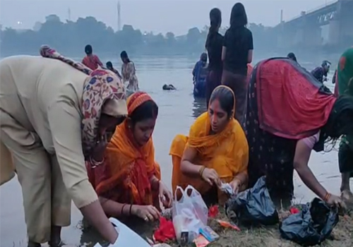 कार्तिक पूर्णिमा पर श्रद्धालुओं ने लगाई डुबकी, जानें स्नान और दीपदान का महत्व