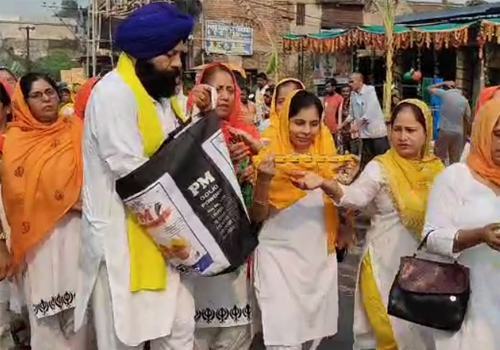 Guru Nanak Jayanti 2025: गुरु नानक देव की 566वीं जयंती पर निरसा में निकाली गई प्रभातफेरी