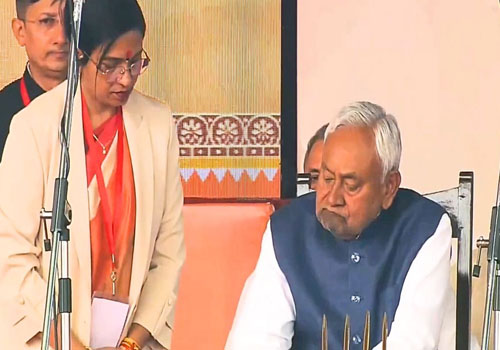 Nitish Kumar Shapath Grahan: नीतीश कुमार ने ली मुख्यमंत्री पद की शपथ, उपेंद्र कुशवाहा के बेटे बनें मंत्री