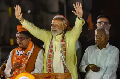 पटना में प्रधानमंत्री नरेंद्र मोदी का मेगा रोड शो, सड़कों पर उमड़ा जनसैलाब