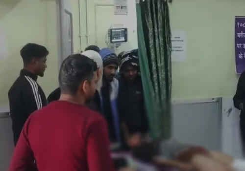 गोविंदपुर जा रही पिकअप वैन की ट्रक से भीषण टक्कर