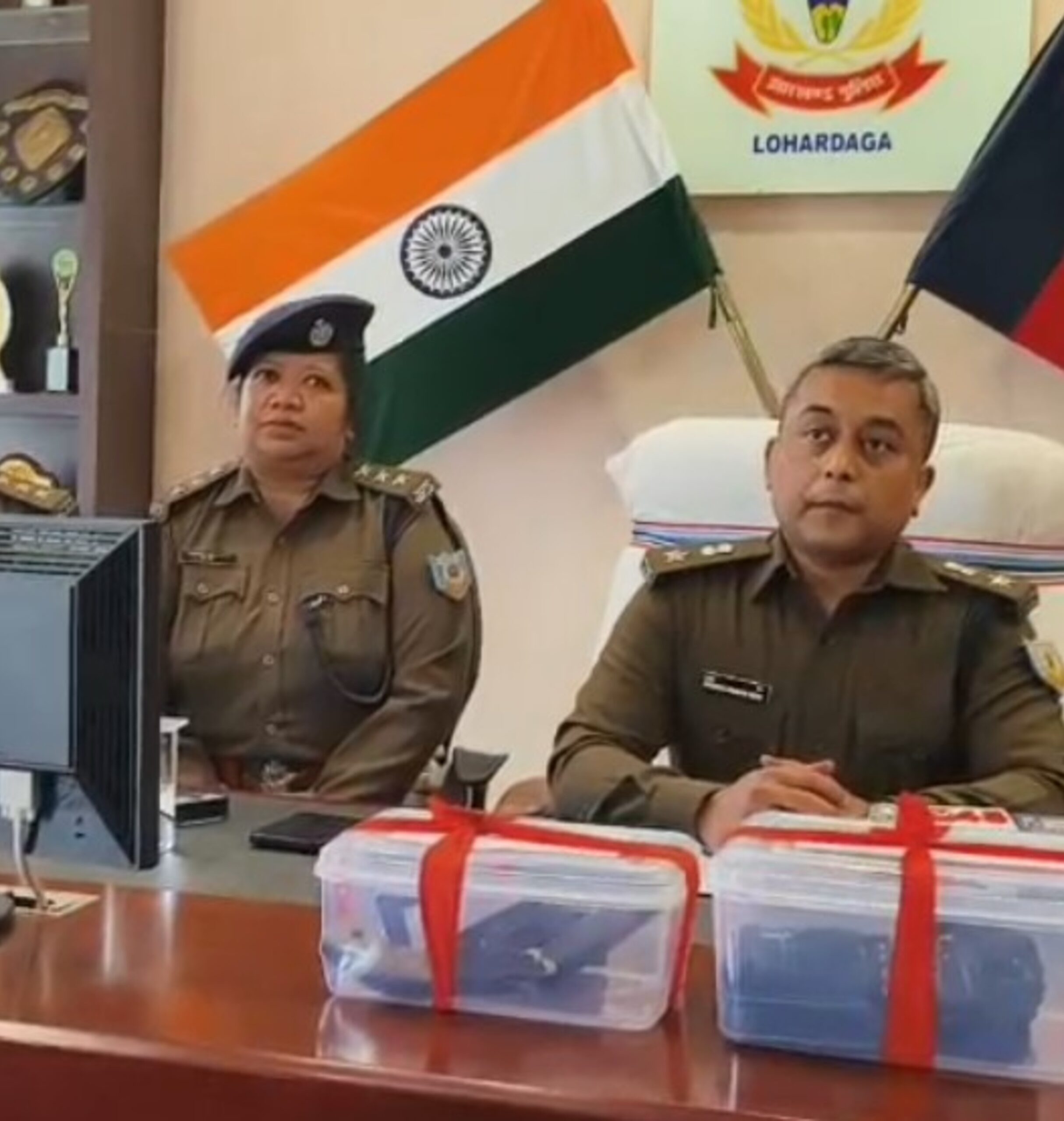 लोहरदगा में नाबालिगों से जुड़े हथियार और लूट कांड का खुलासा, तीन निरुद्ध