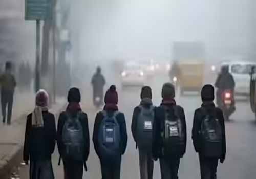 ठंड और शीतलहर के कारण सरकार ने सभी स्कूलों को 8 जनवरी तक किया बंद