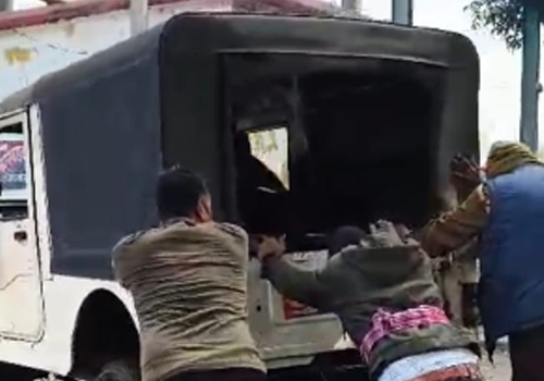 बलबड्डा थाना का गश्ती वाहन जर्जर, जवानों को ठेलकर करना पड़ रहा है स्टार्ट