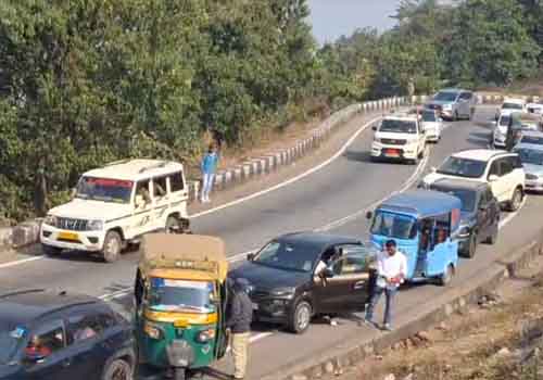 पतरातू घाटी की खूबसूरती ने पर्यटकों को किया मंत्रमुग्ध